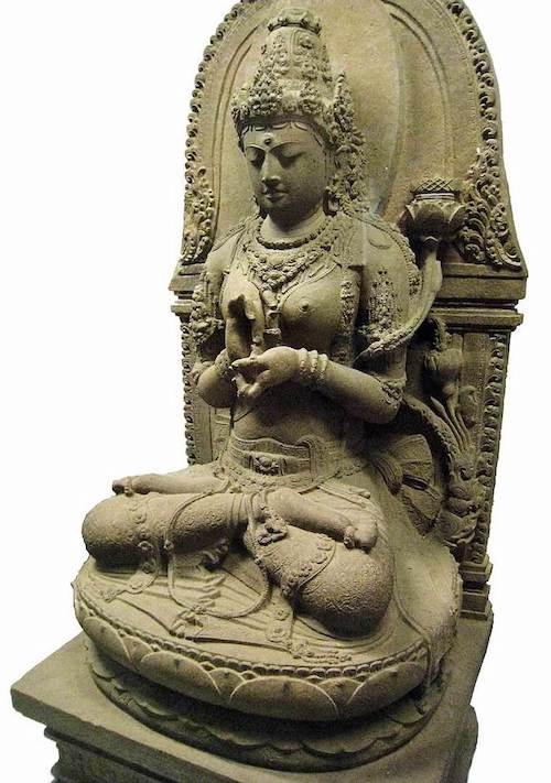 Fungsi candi kidal - Arca Prajnaparamita dipercaya sebagai gambaran wujud Ken Dedes